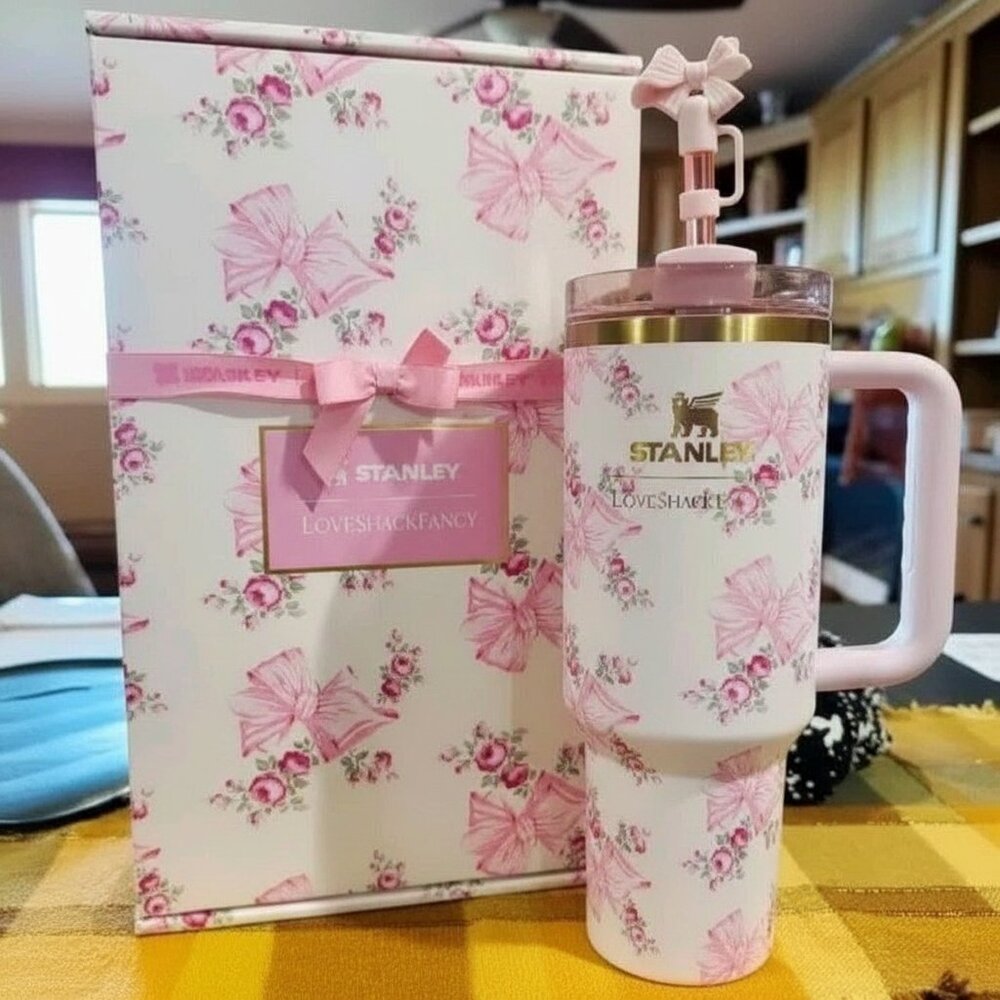 Stanley x LoveShackFancy Holiday Quencher 40oz – Rosa Beaux | Free Shipping